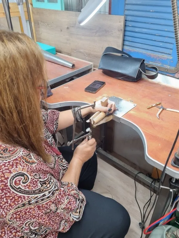 עבודת ניסור בעמדה האישית